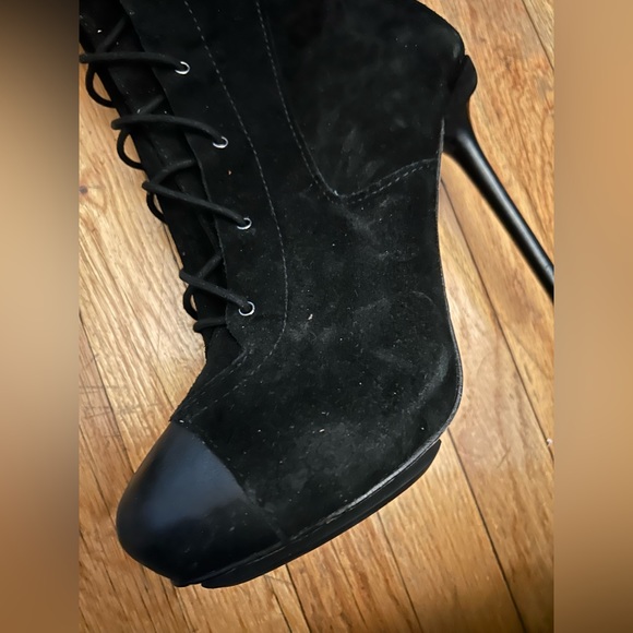 Lamb-Gwen's 'Prudence' suede lace-up boots - Picture 1 of 3